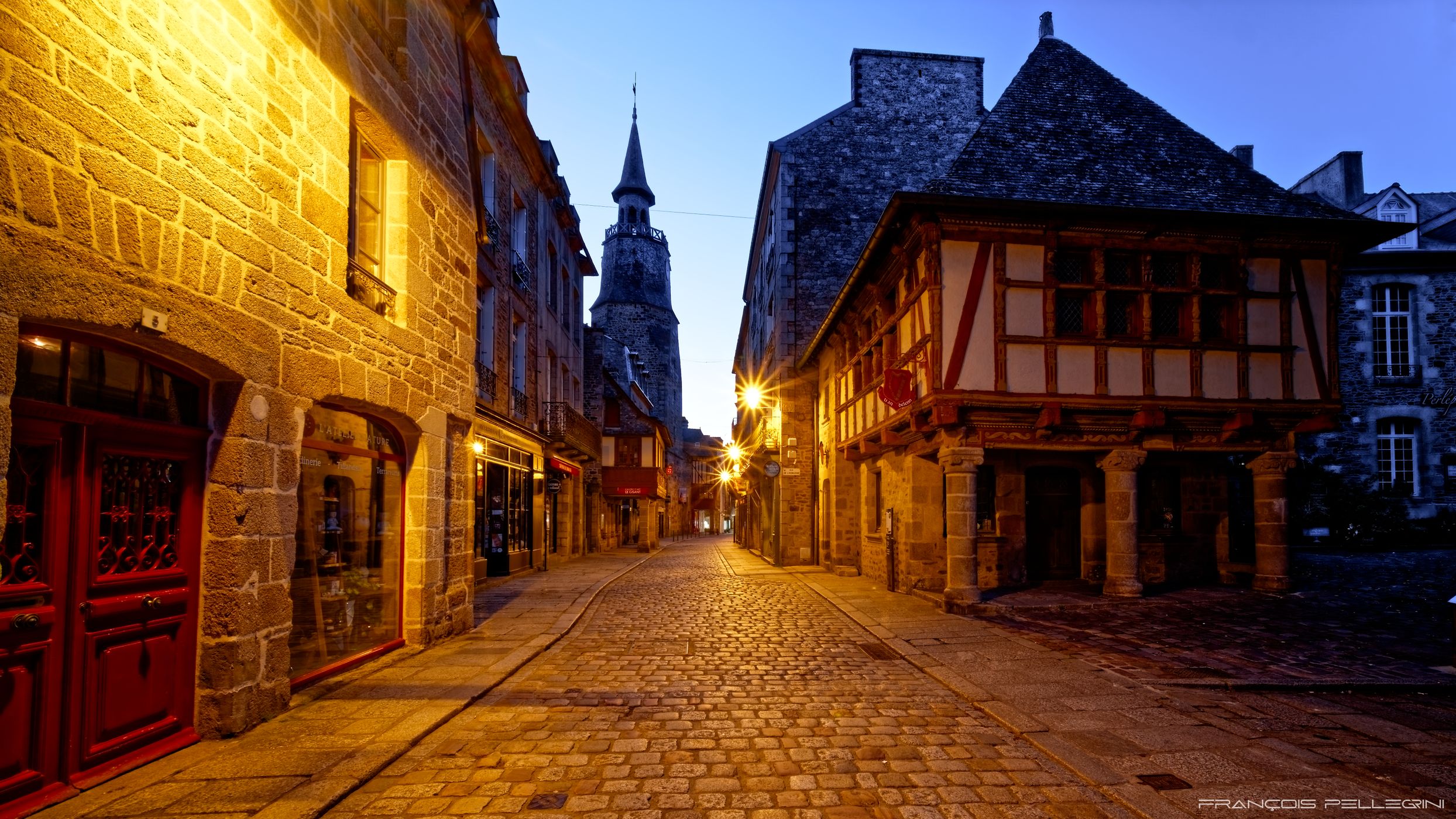 Rue de l'Horloge, Dinan, France