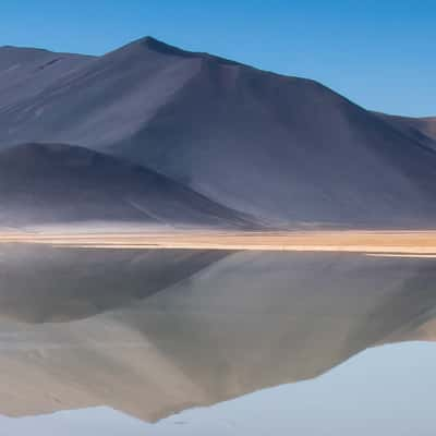 Salar de Aguas Calientes Sur (Piedras Rojas), Chile