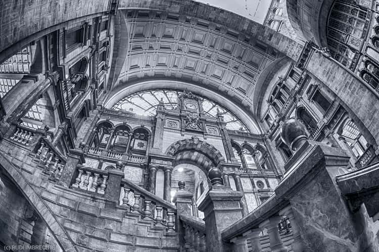 Entrance hall from the Central Station of Antwerp