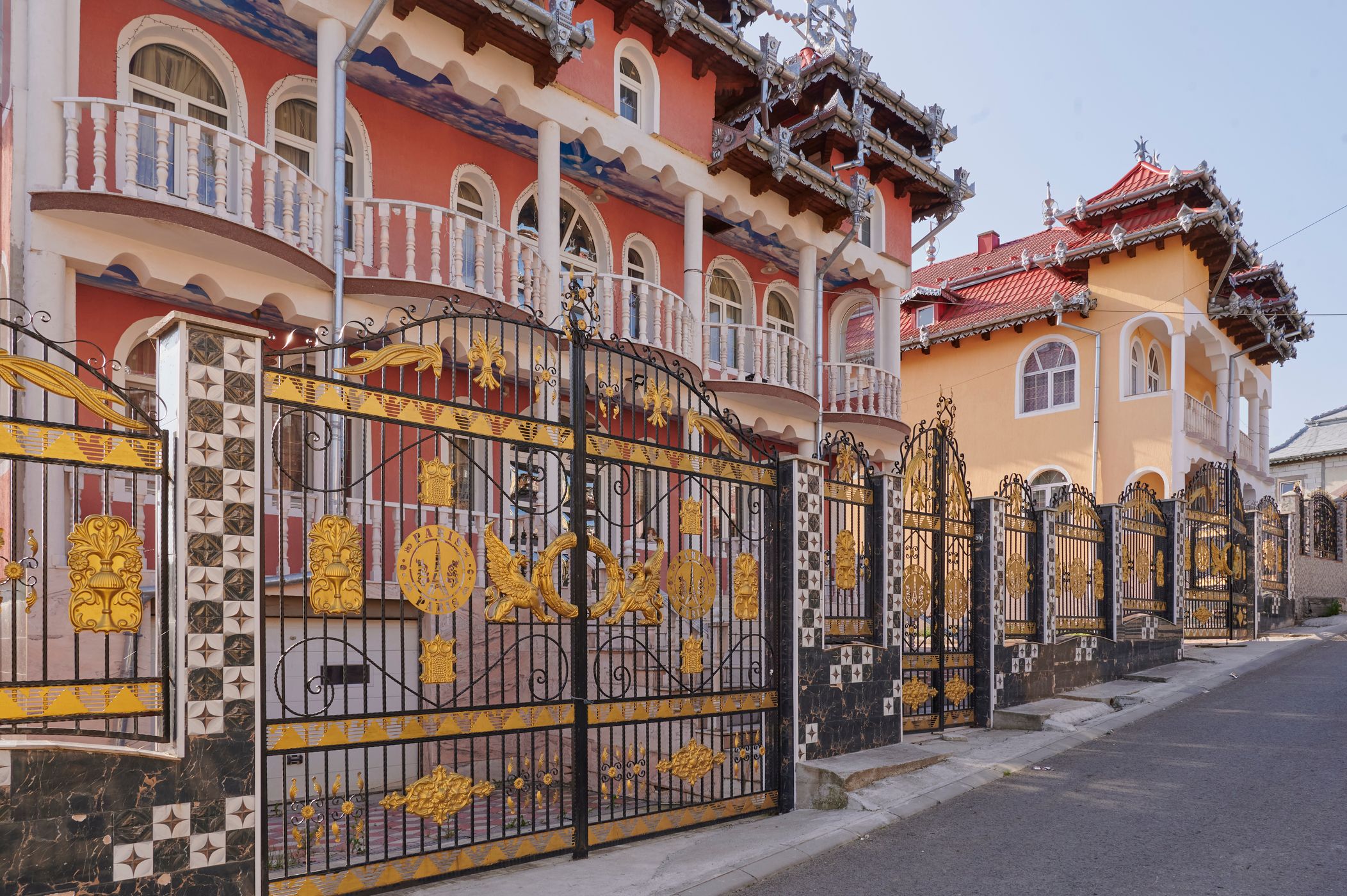 Hunedoara Roma Palaces, Romania