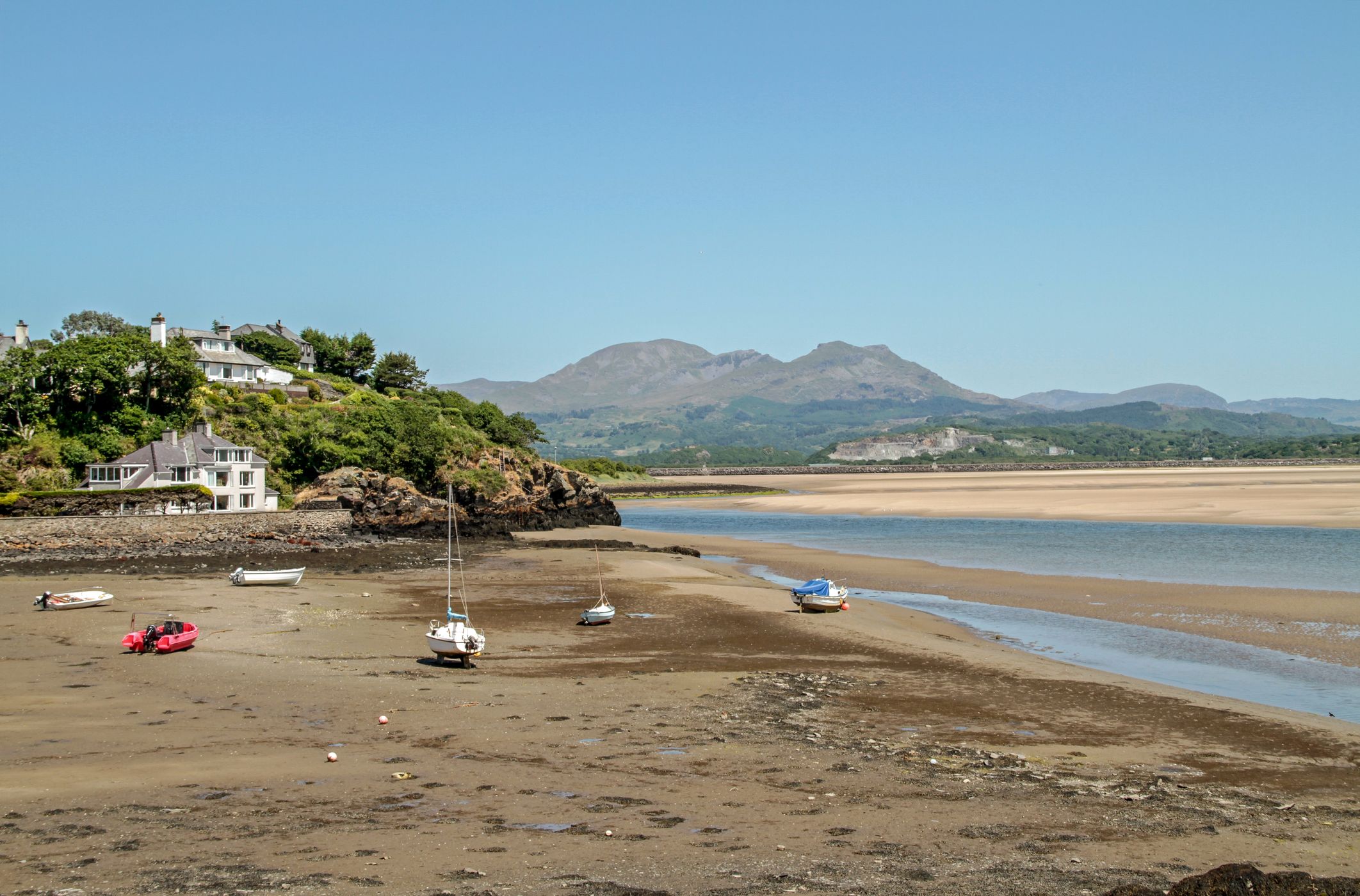 Borth-y-Gest, United Kingdom