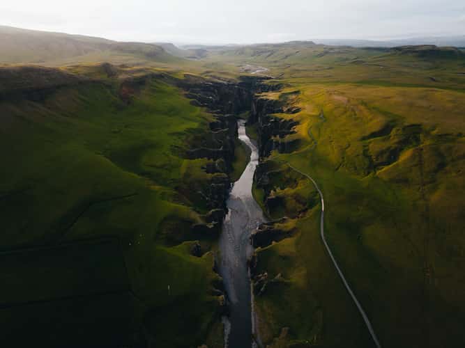 Fjaðrárgljúfur Canyon [drone]