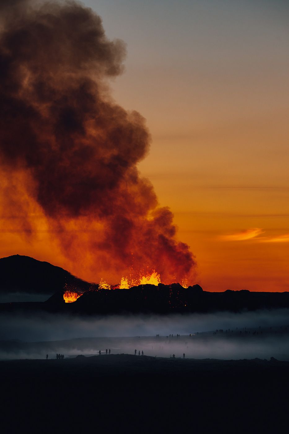 People watching the Little-Hrútur eruption, Iceland