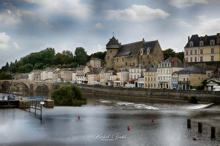 Laval, the castle and the Mayenne