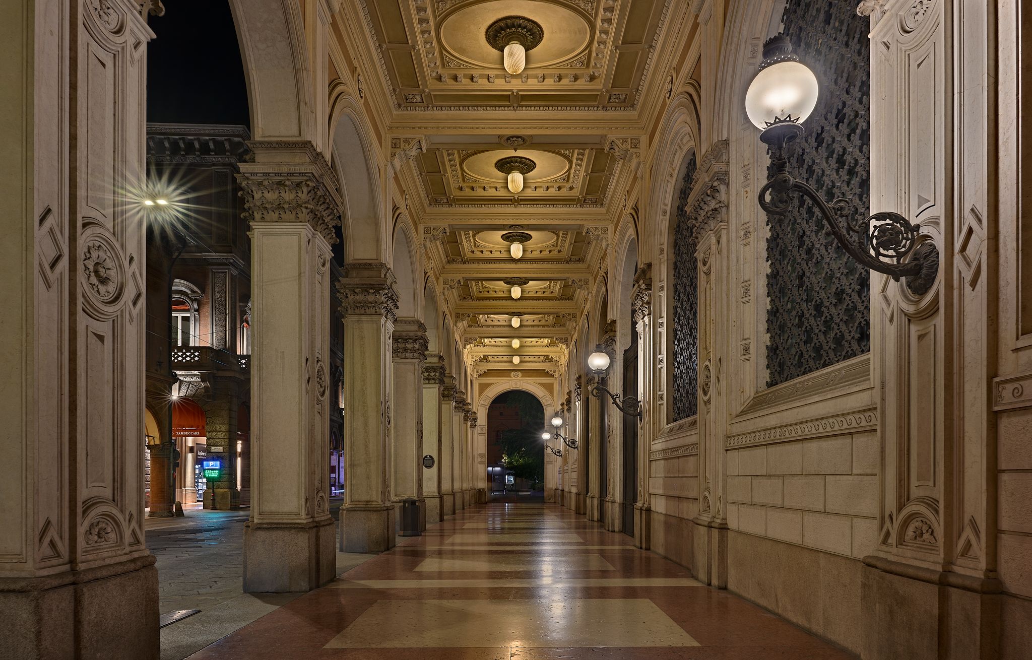 Portico Cassa di Risparmio, Italy