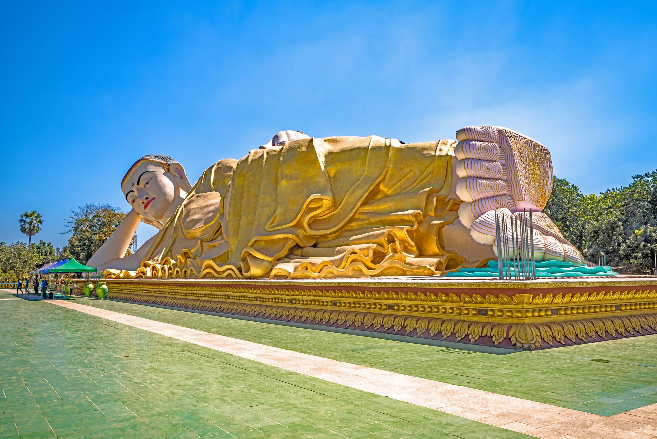 The reclining Myathalyaung Buddha, Bago, Myanmar