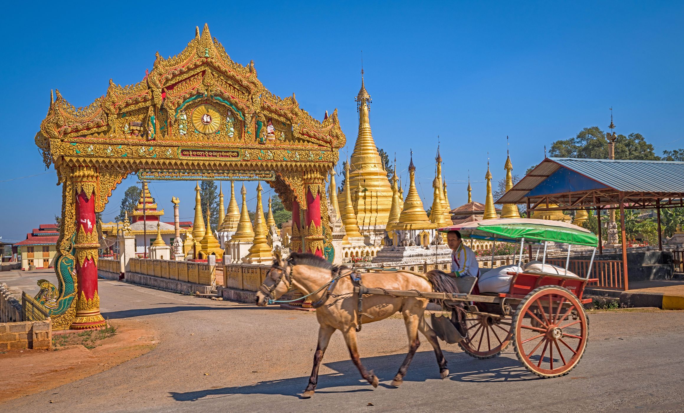 Traditional barrow in front of Nin-Ne Temajun monastery, Myanmar
