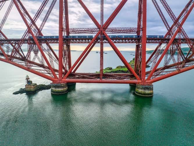 Train Forth Bridge Edinburgh, Scotland