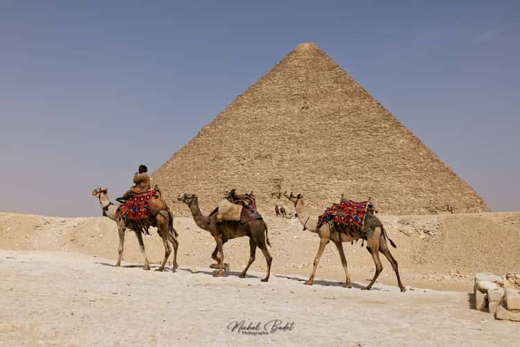 Gizeh and the pyramids