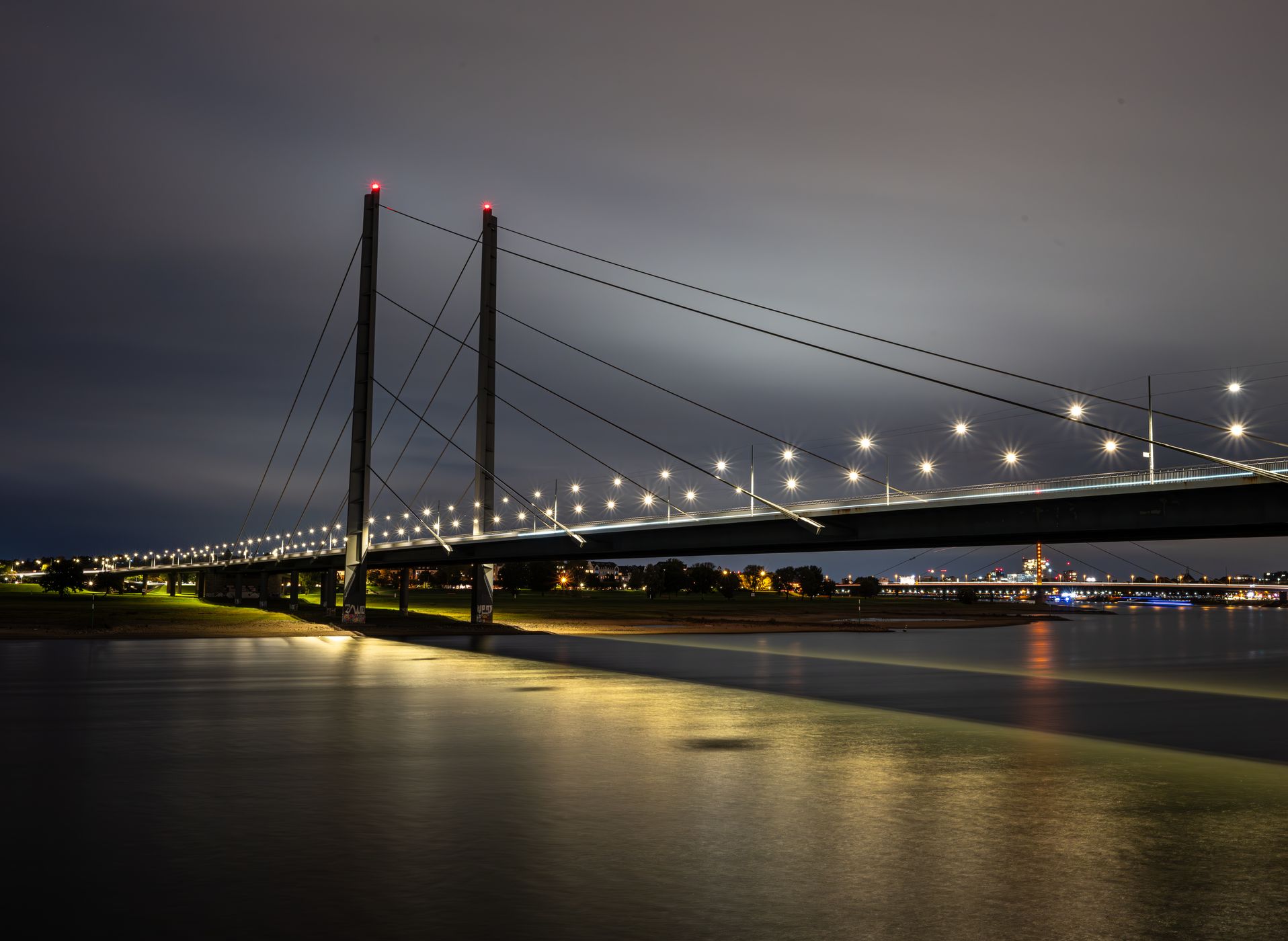 Pont de Rheinknie, Düsseldorf, Germany