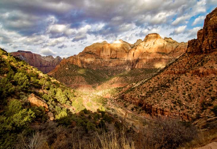 Switchbacks leading to Zion-Mt. Carmel Tunnel