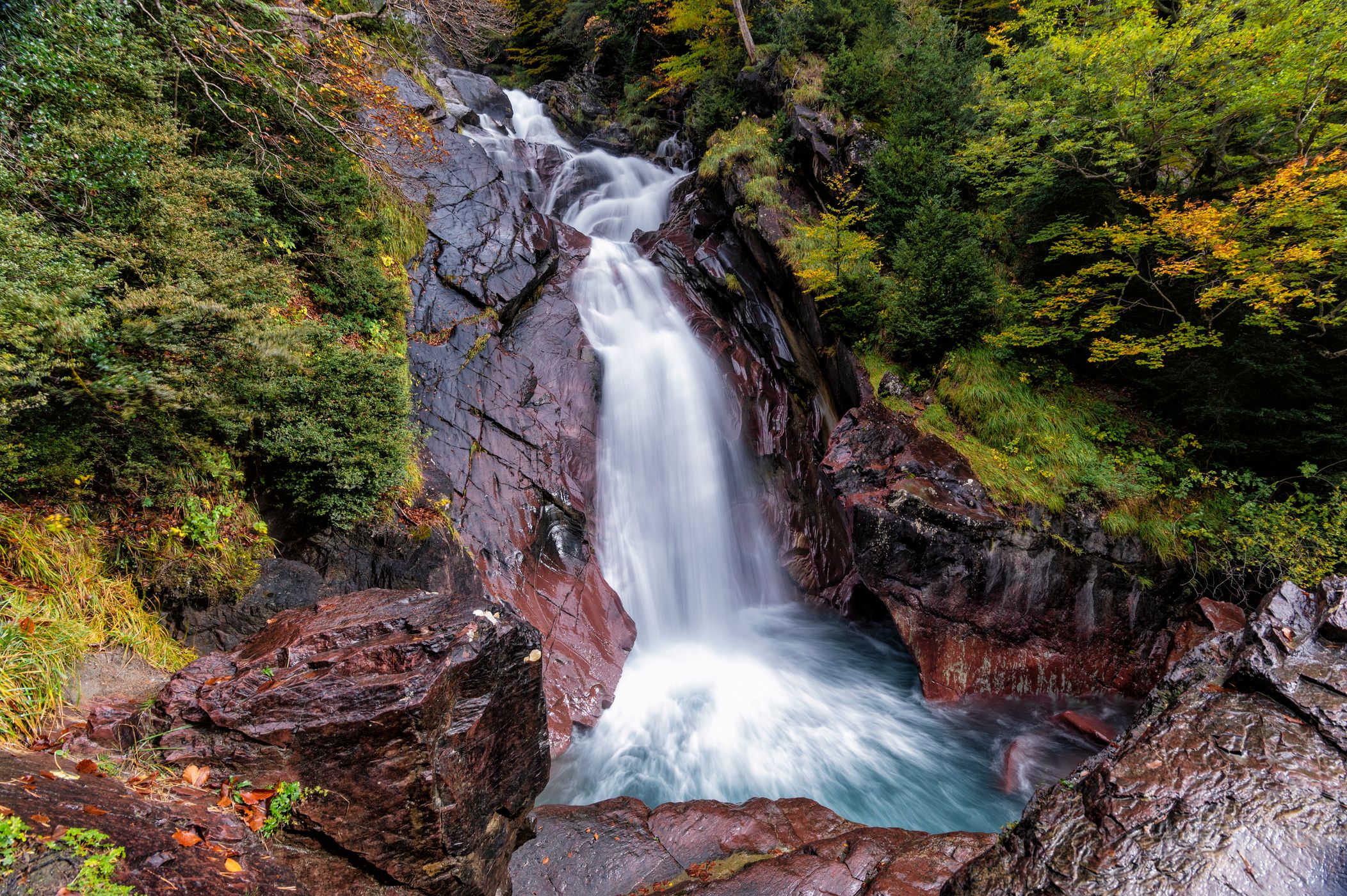Cascada en la zona de los llanos de La Larri, Spain