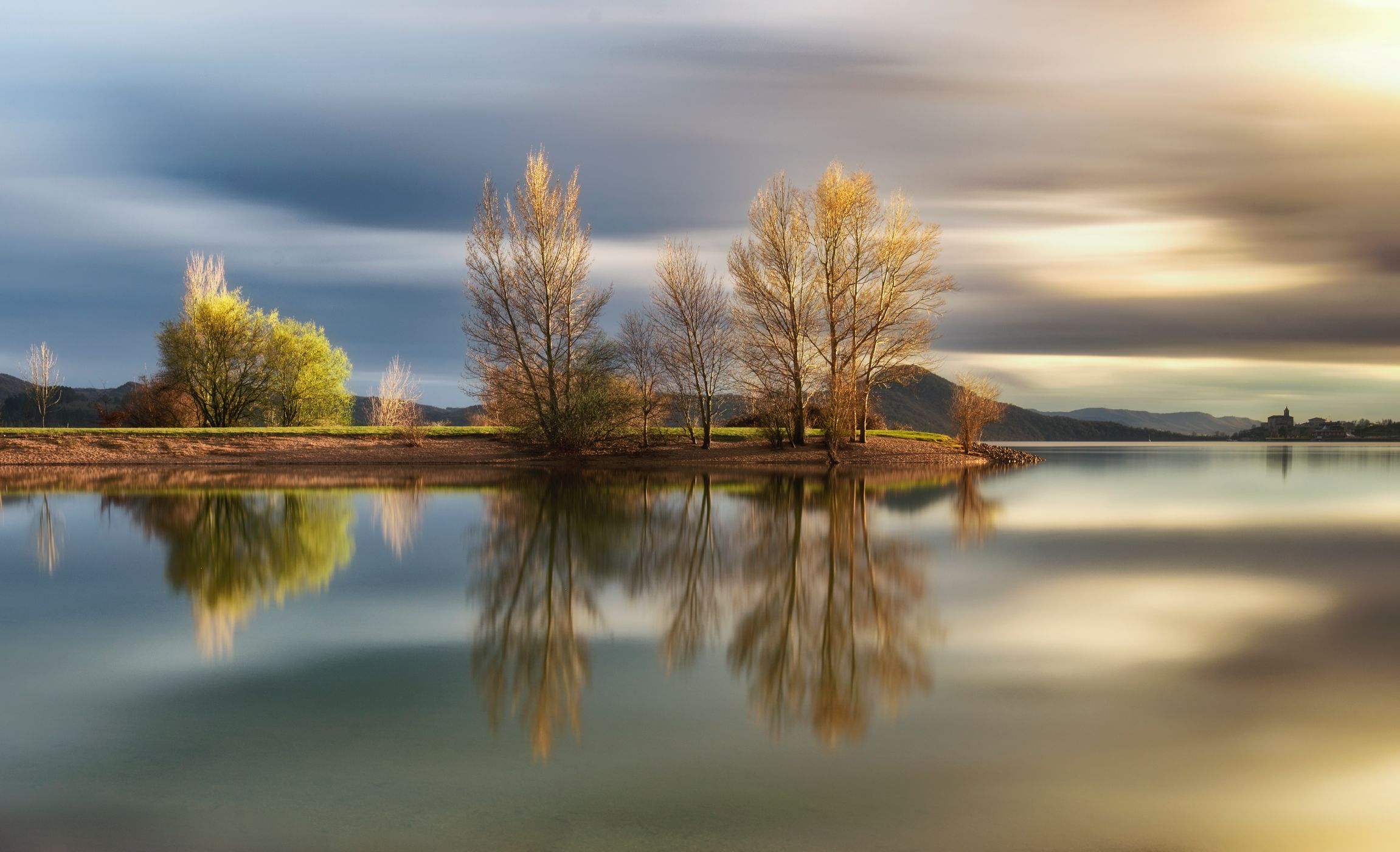 Embalse Ullibarri-Gamboa, Spain