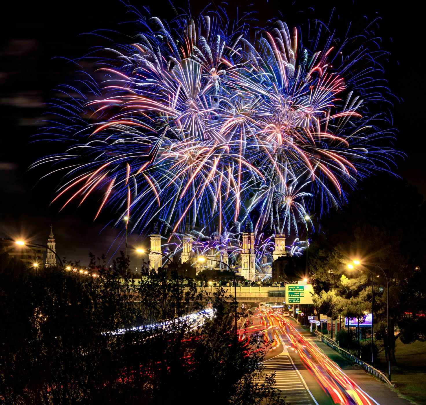Fuegos artificiales en el Pilar, Spain