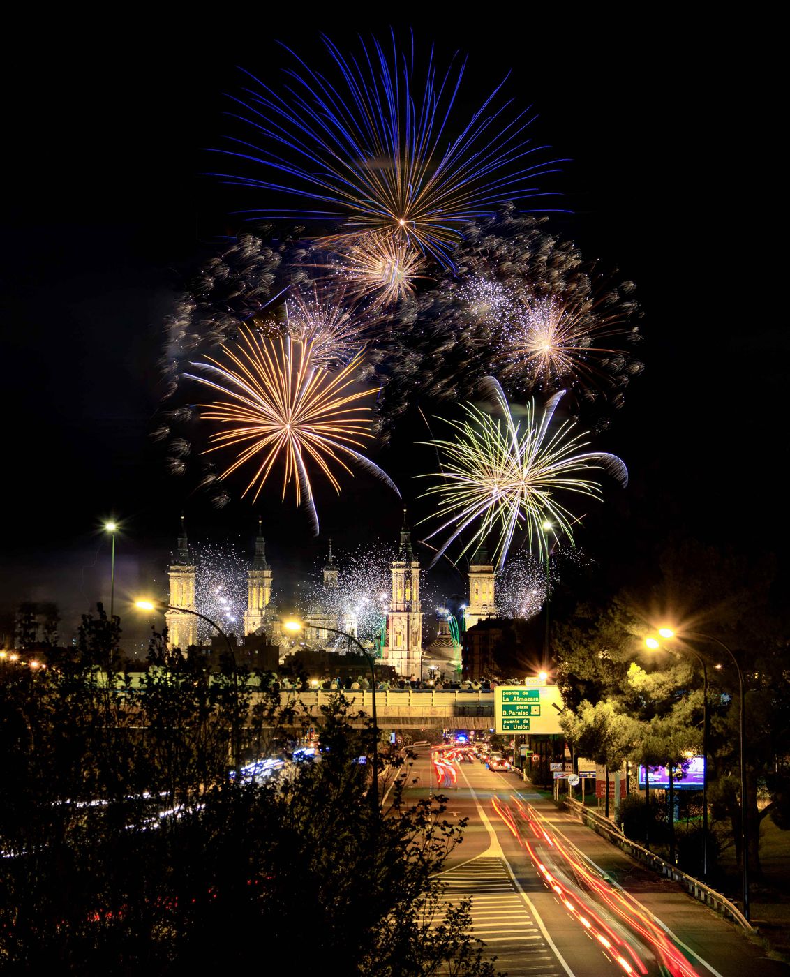 Fuegos artificiales en el Pilar, Spain