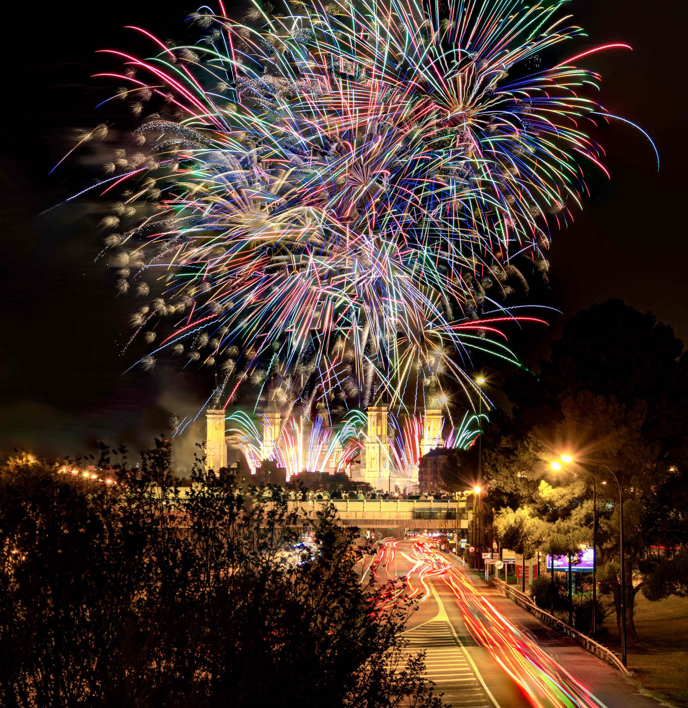 Fuegos artificiales en el Pilar, Spain