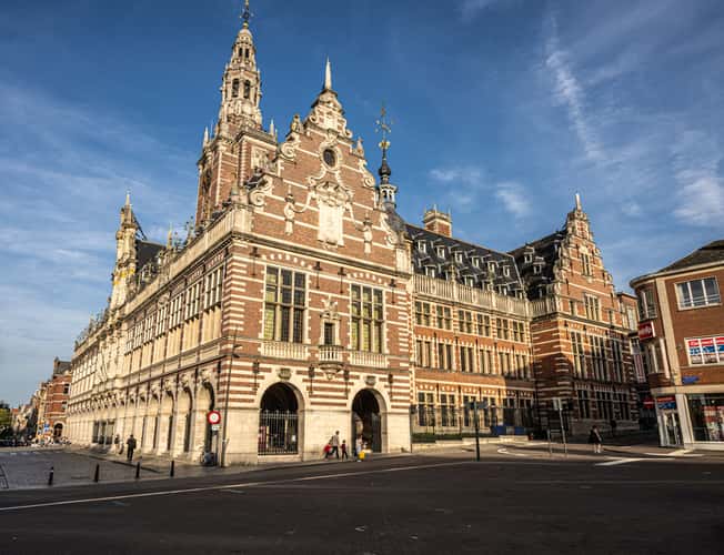 Ladeuzeplein with view of the library, Leuven