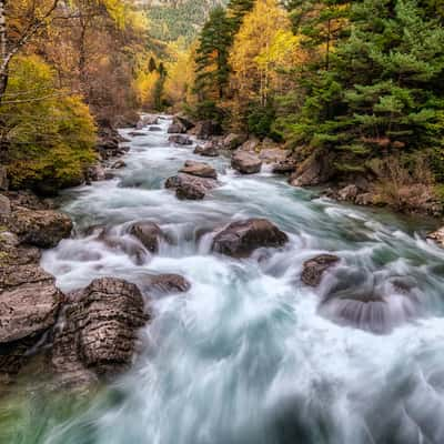 Puente de Santa Elena, Río Ara, Spain