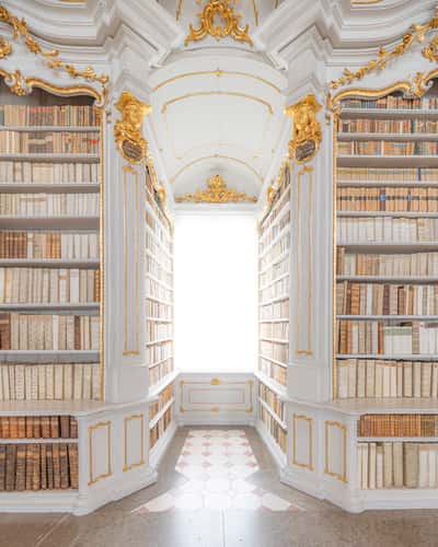 Stift Admont mit Bibliothek