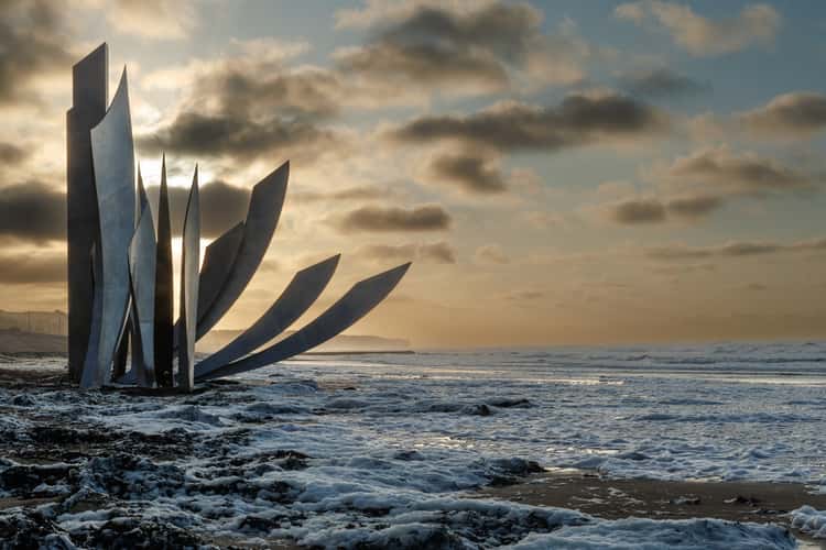 The Braves Sculpture, Omaha Beach