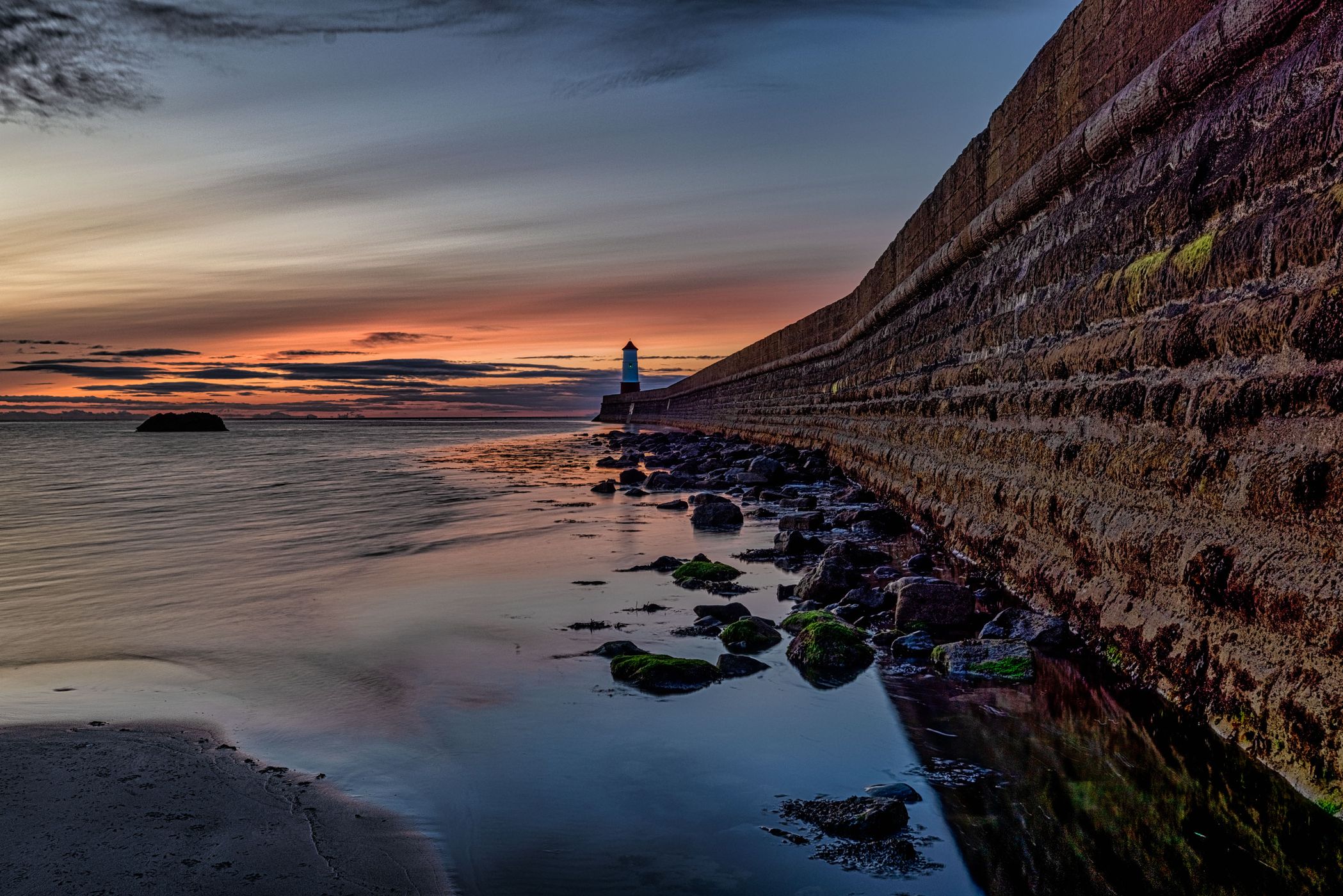 The Wall Berwick Lighthouse,  Berwick-upon-Tweed, England, UK, United Kingdom