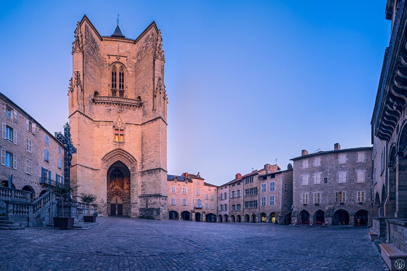 Villefranche de Rouergue - place Notre Dame, France