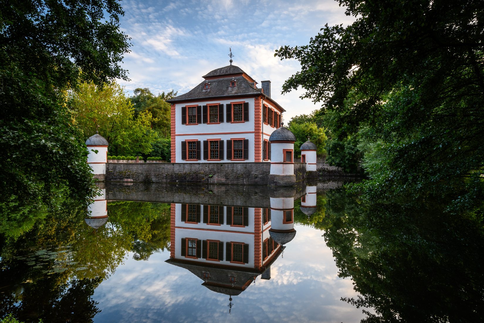 wasserburg-seligenstadt-germany