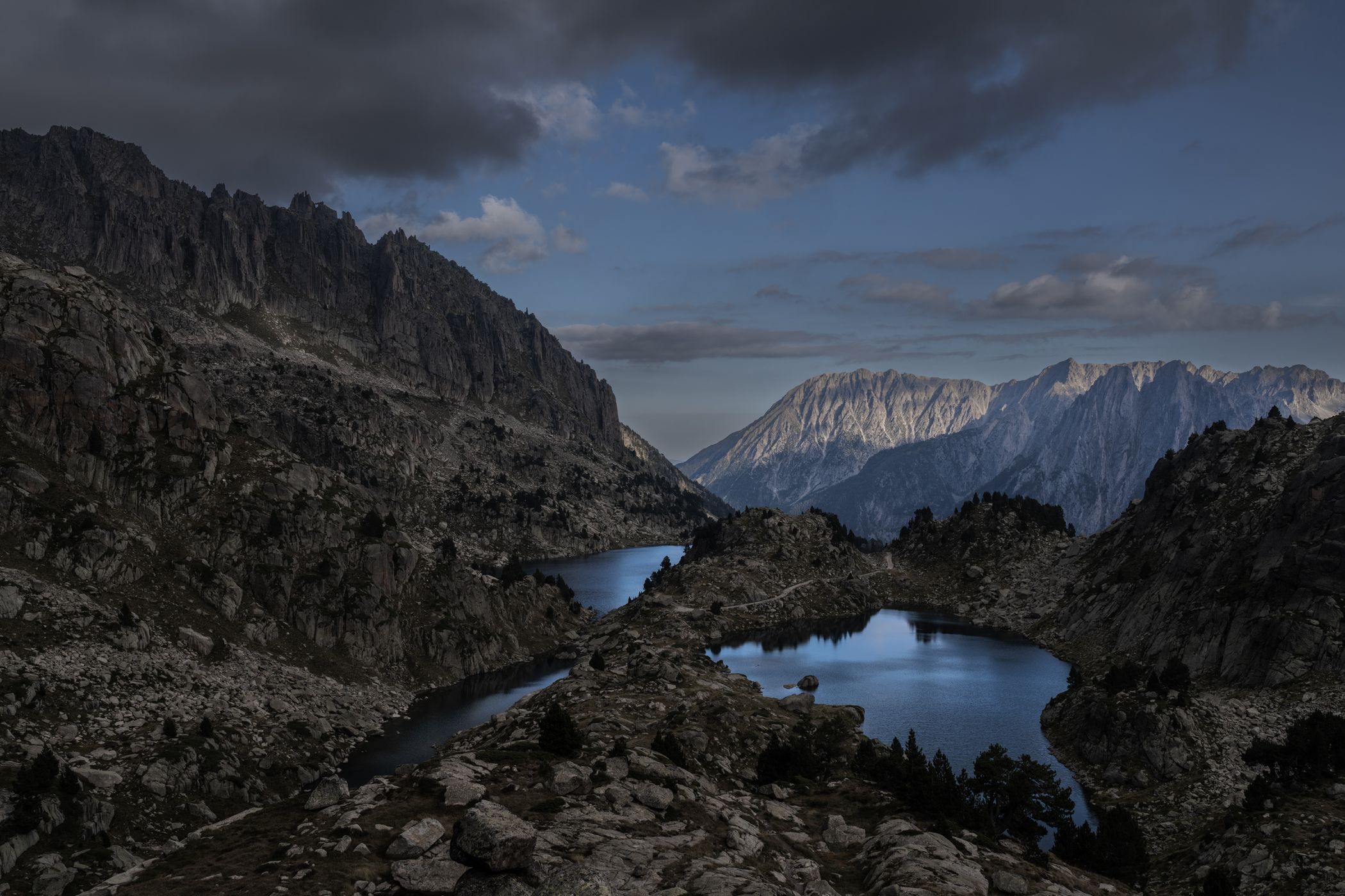 Mitsubishi lakes, Spain