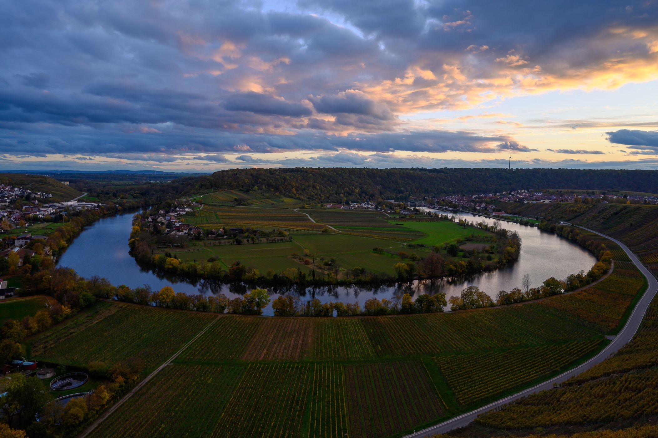 Neckarschleife bei Mundelsheim, Germany