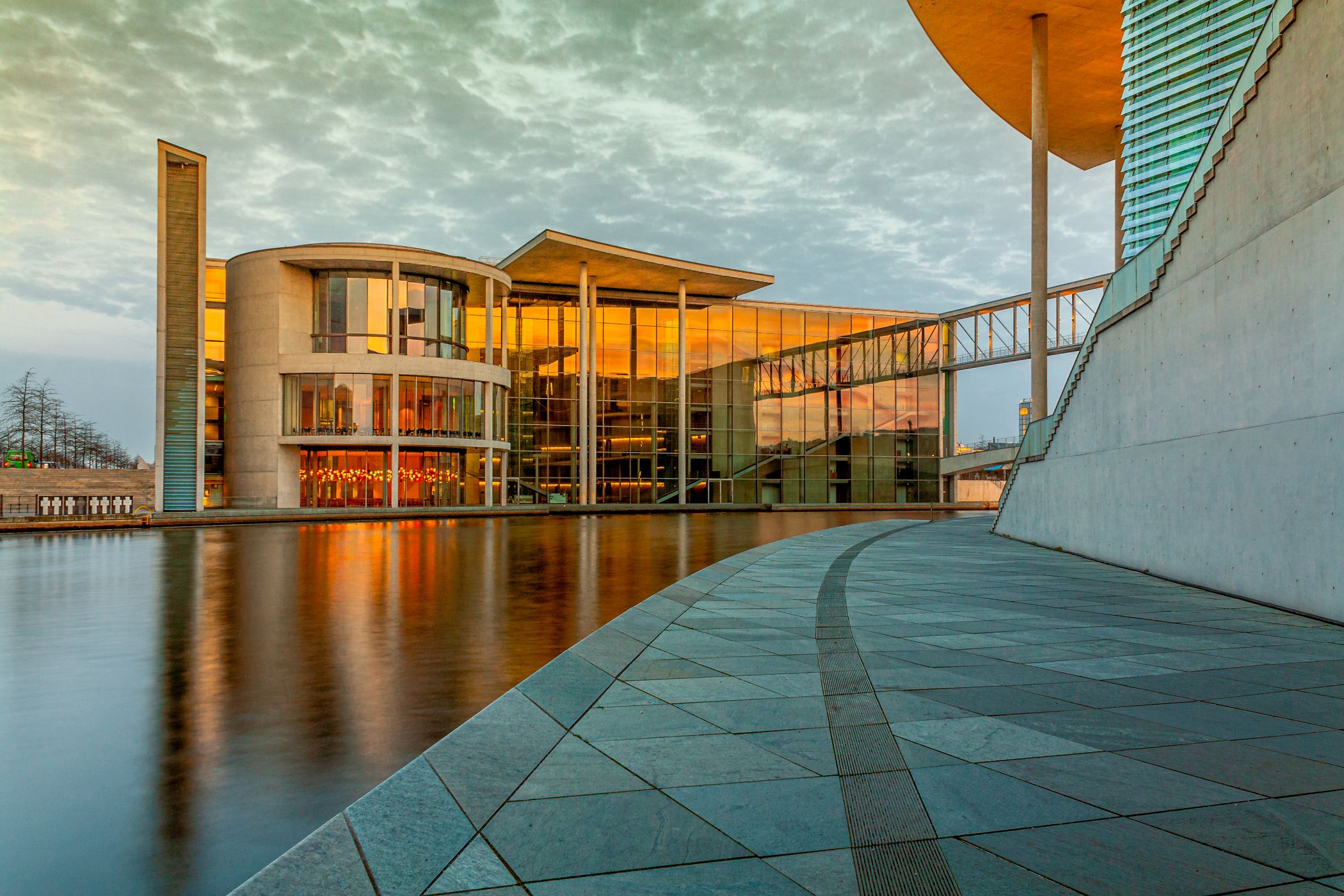 Paul-Löbe-Haus und Reichstag, Germany
