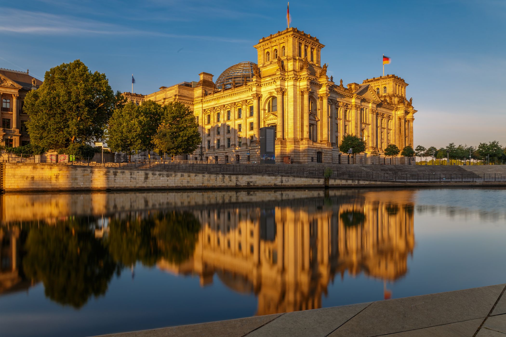 Paul-Löbe-Haus und Reichstag, Germany