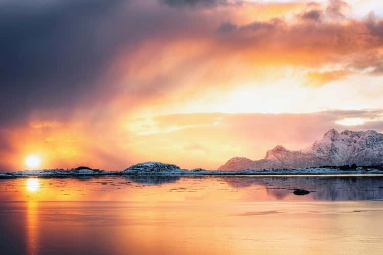Skokelvika bay alongside Valbergsveien, Lofoten