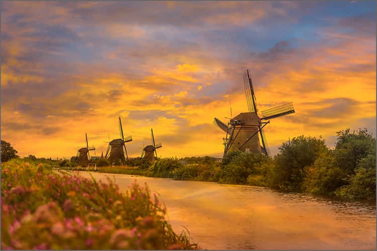 A different perspective on windmills, Kinderdijk