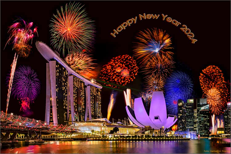 Laser Show at Marina Bay from Esplanade Bridge