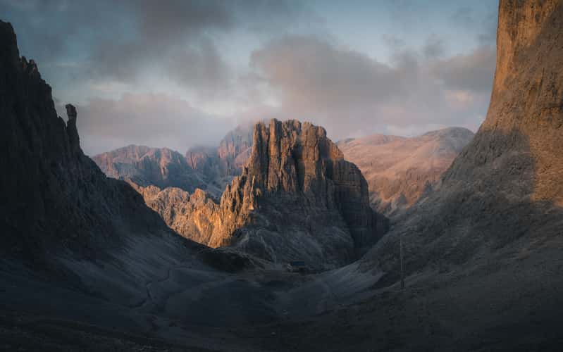 Santnerpass, View Vajolet Towers and hut