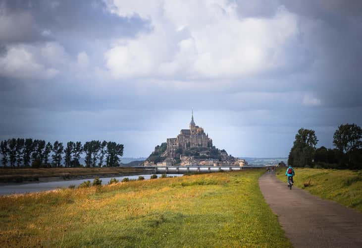 The road to Saint-Michel
