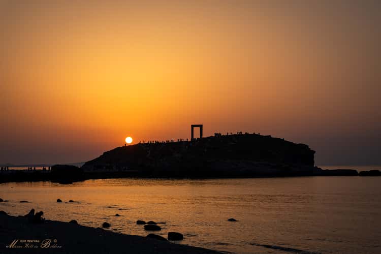 Beach with view to the temple of Apollo