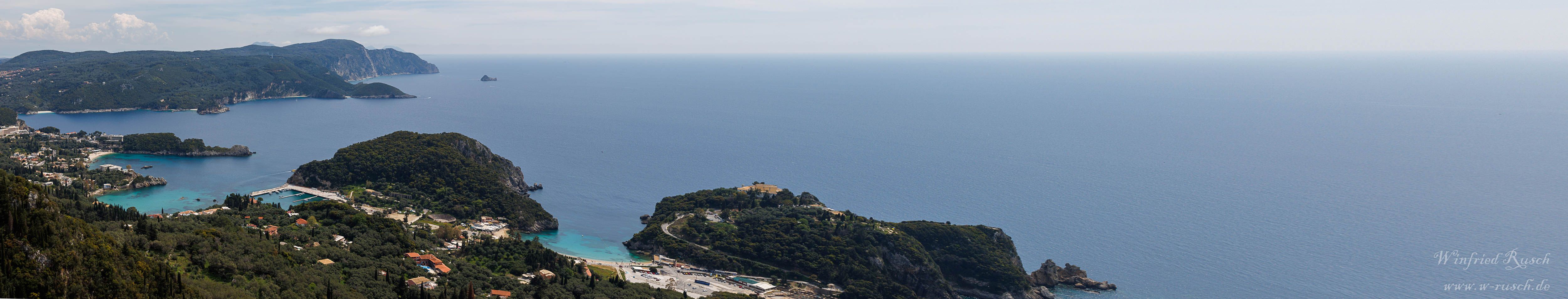 Blick auf Paleokastritsa auf Korfu, Greece