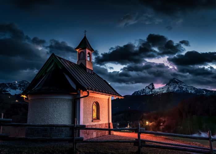 Kirchleitn chapel in front of Watzmann (Berchtesgaden)
