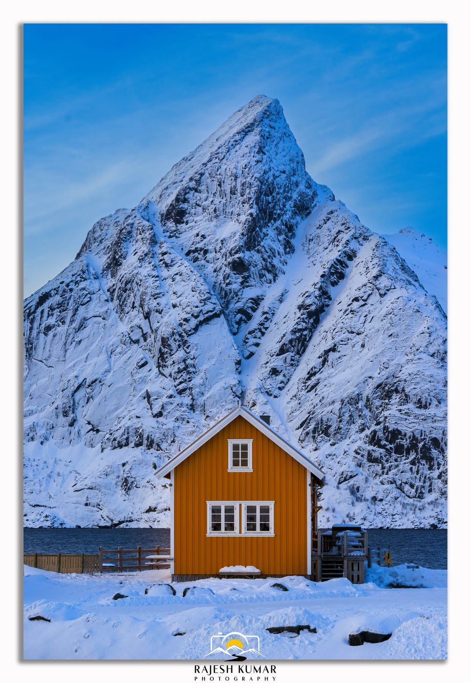 Olstind cabin in Sakrisøy, Norway
