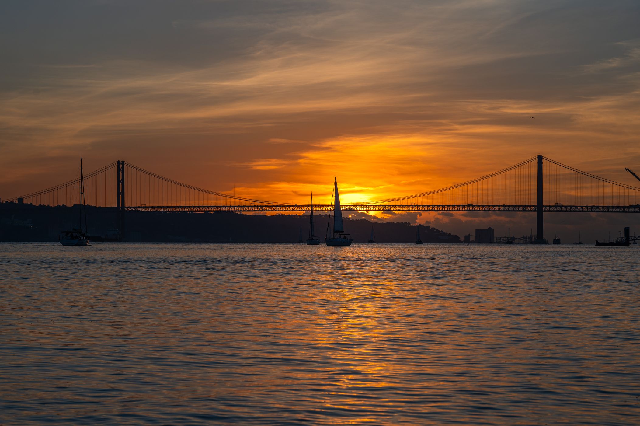 Ponte 25 de Abril from Praça do Comércio, Lisbon, Portugal