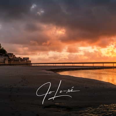 'Embrace of the Tides', France
