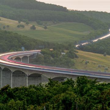 Kőröshegyi valley Bridge, Hungary