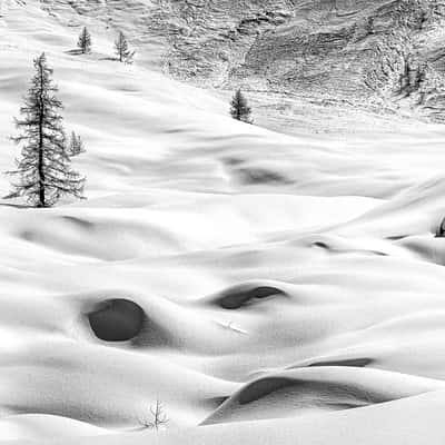 sleeping avalanche, Italy