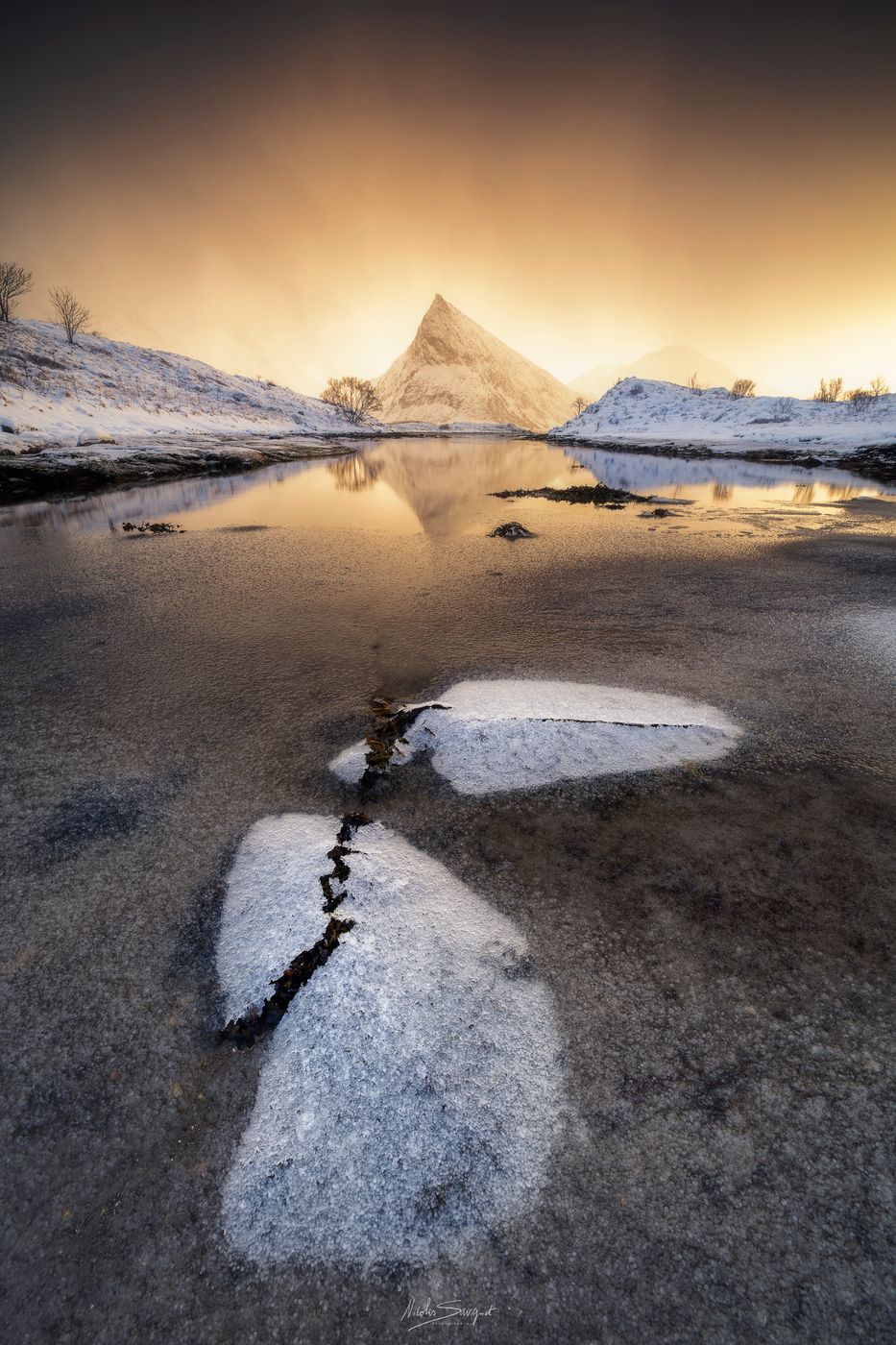 Volandstind, Flakstadøya, Flakstad, Lofoten, Norway