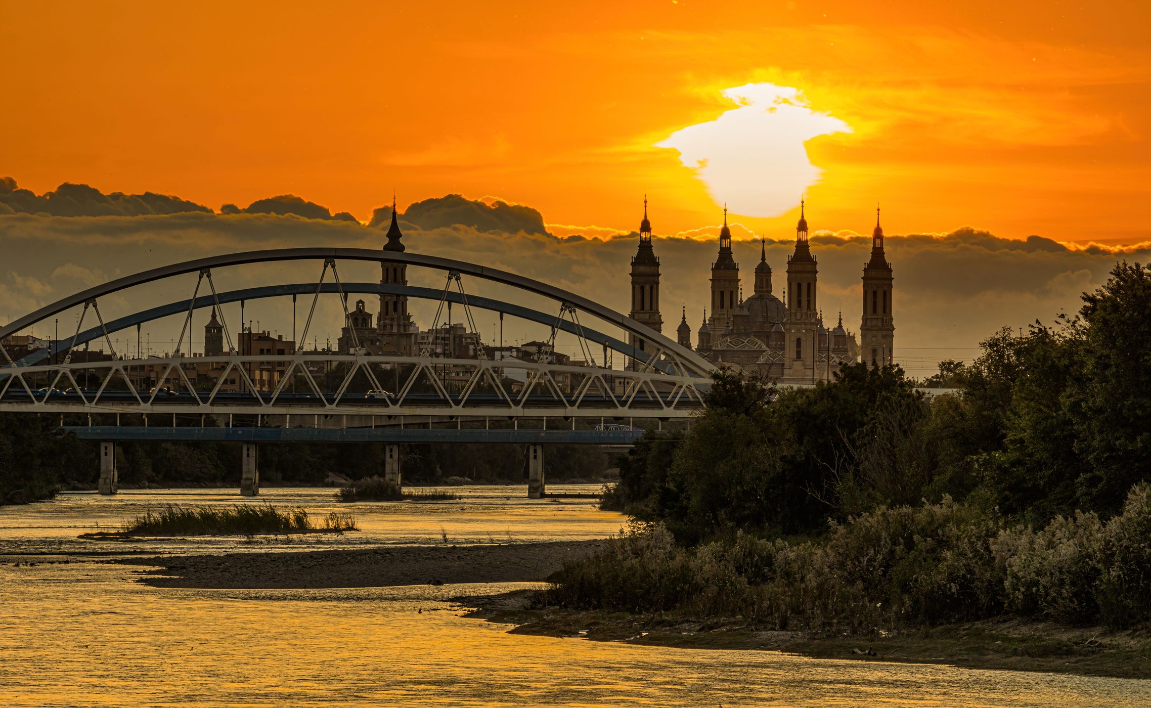 Atardecer sobre El Pilar, Spain
