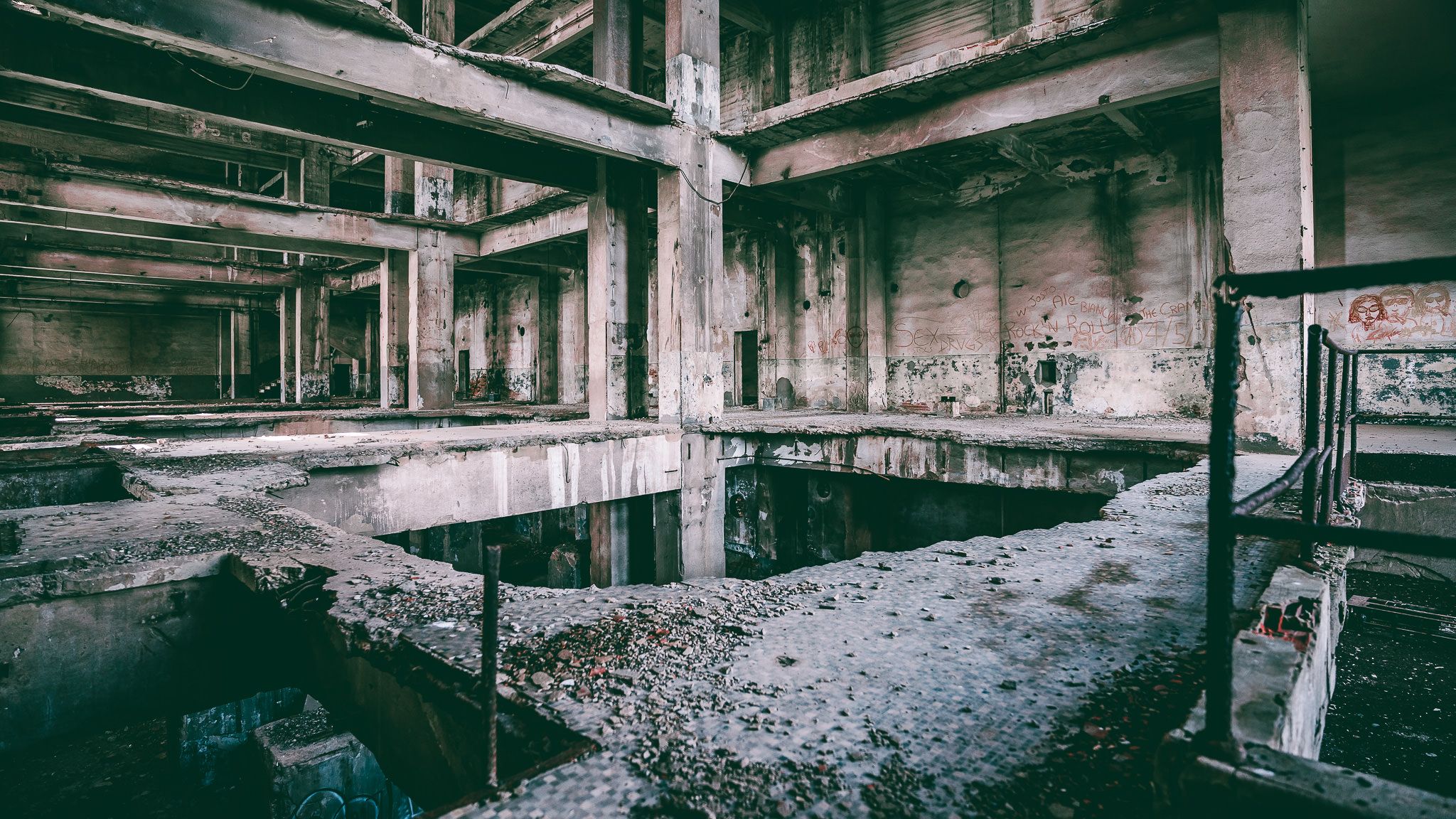 Abandoned Complex - Centrale Elletrica Santa Caterina, Italy