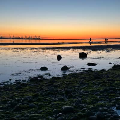 Beach at the bottom of Fred Gingell Park, Canada