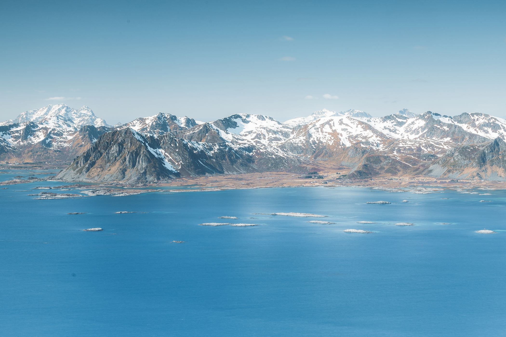 Festvagtinden Summit, Henningsvaer, Norway