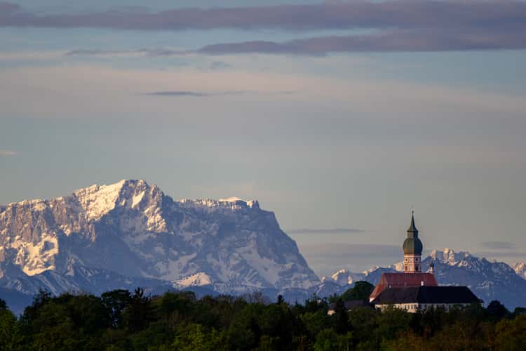 Kloster Andechs vor Zugspitze